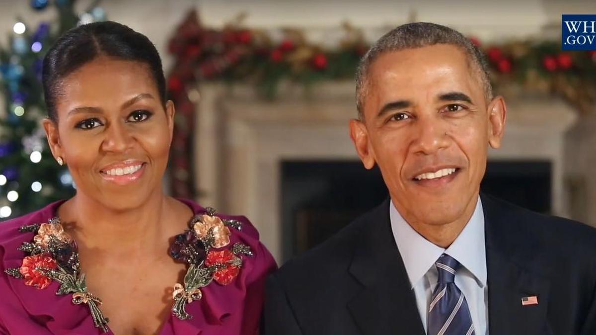 Los Obama grabaron el mensaje en la Casa Blanca antes de partir la semana pasada a la isla natal del presidente, Oahu (Hawai).