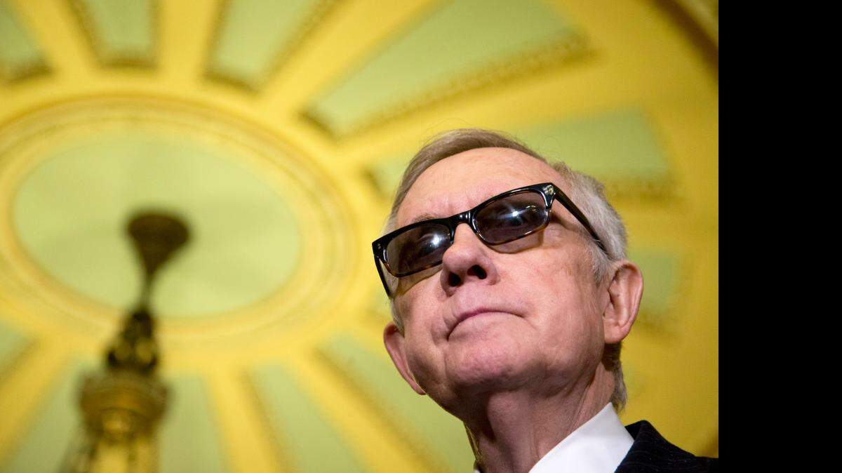 <cutline_leadin>Harry Reid</cutline_leadin> pertenece al ala izquierda del partido Demócrata, aliada de los grandes sindicatos, que teme que la apertura del mercado debilite sectores industriales.