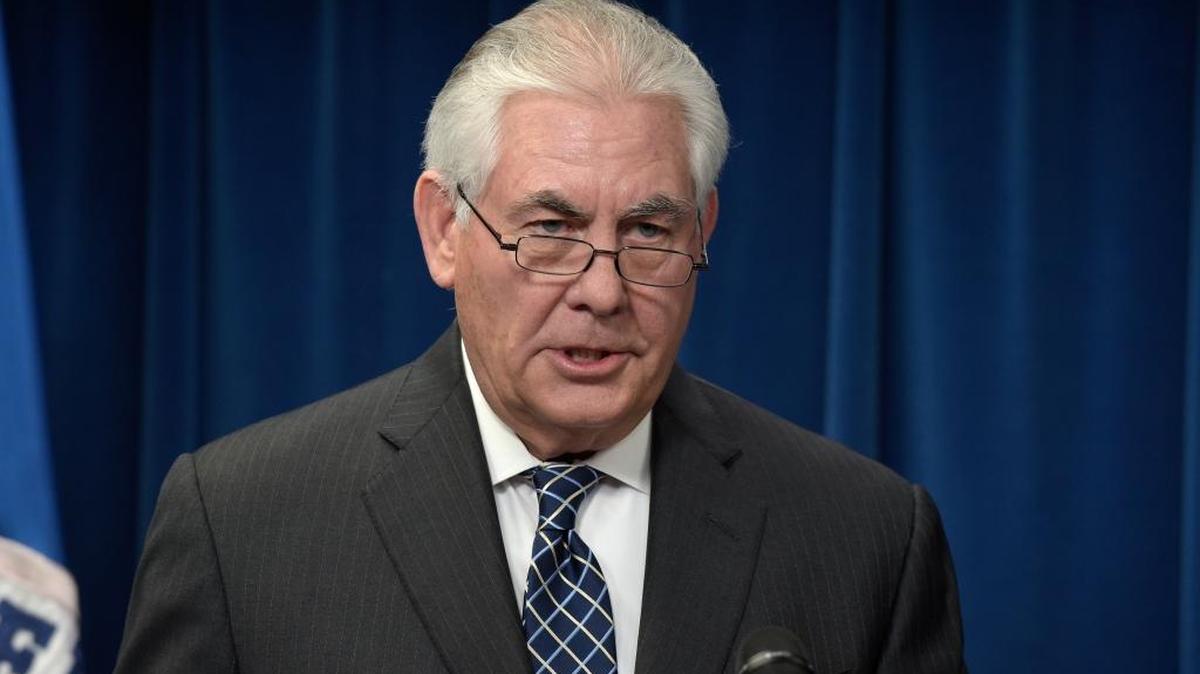 El secretario de Estado, Rex Tillerson, hace una declaración relacionada con visados y viajes el lunes 6 de marzo en la Oficina de Protección de Aduana y Fronteras en Washington.