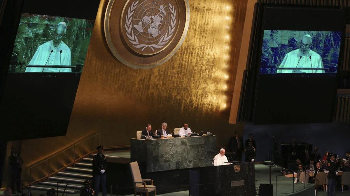 
El papa Francisco durante su intervención ante las Naciones Unidas en su sede en Nueva York (Estados Unidos) hoy, 25 de septiembre de 2015. 
