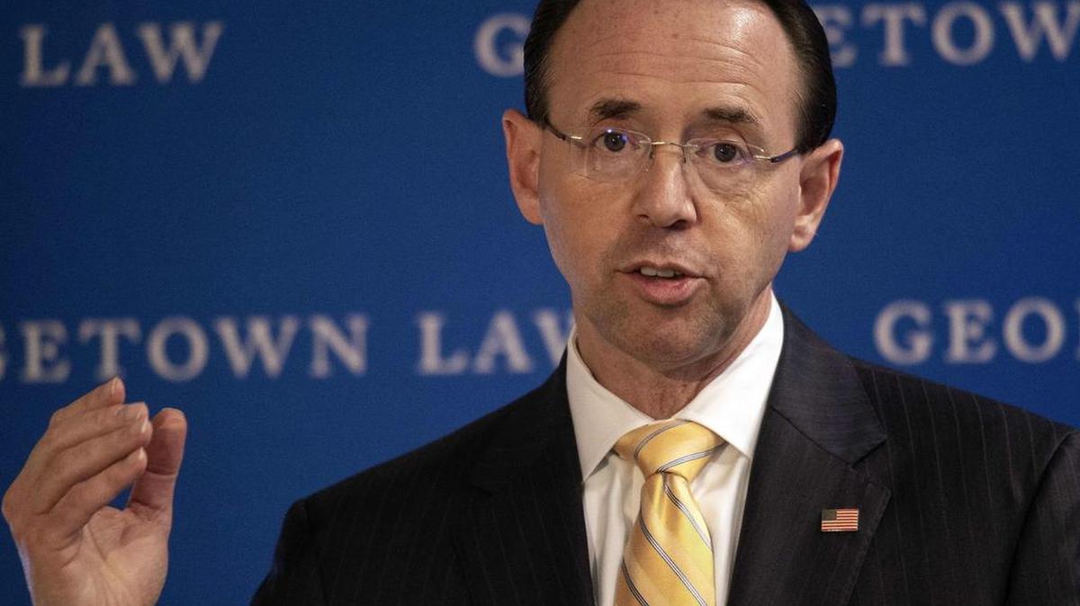 En esta foto de archivo tomada el 29 de noviembre de 2018, Rod Rosenstein, habla en un simposio en el Georgetown Law Center en Washington DC.