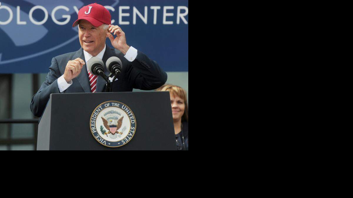 
El vicepresidente Joe Biden habló el domingo con el príncipe Mohamed bin Zayed, príncipe heredero de Abu Dhabi y un importante líder de los Emiratos.

