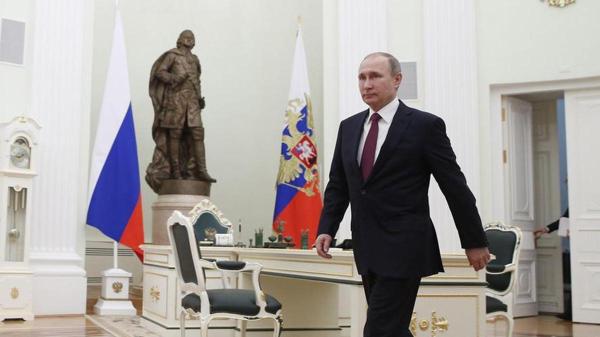 El presidente de Rusia Vladimir Putin antes de su reunión con el presidente de Moldavia Igor Dodon el 17 de enero de 2017, en el Kremlin.