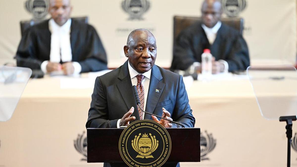 El presidente de Sudáfrica, Cyril Ramaphosa, pronuncia el discurso sobre el estado de la nación en el Ayuntamiento de Ciudad del Cabo, Sudáfrica, el 6 de febrero de 2025. Ramaphosa dijo el jueves que su gobierno iniciará una nueva ola de reformas para impulsar un crecimiento económico inclusivo que beneficie a todos los ciudadanos.