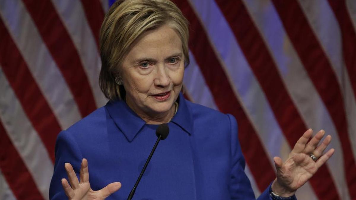 Clinton participó en una gala del Children's Defense Fund (Fondo de Defensa Infantil), algo que le resultó difícil de hacer, según admitió.