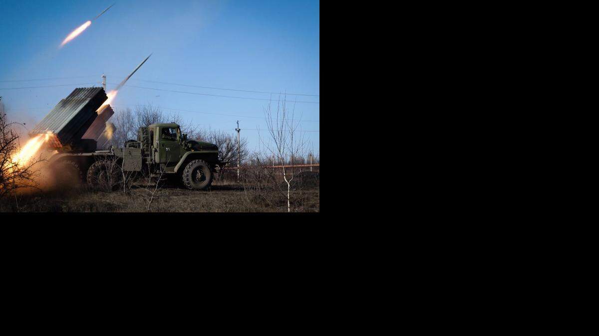 
EEUU acuso este viernes a Rusia de seguir con el despliegue de tanques y misiles en el este de Ucrania, antes del comienzo formal del cese al fuego firmado el jueves.
