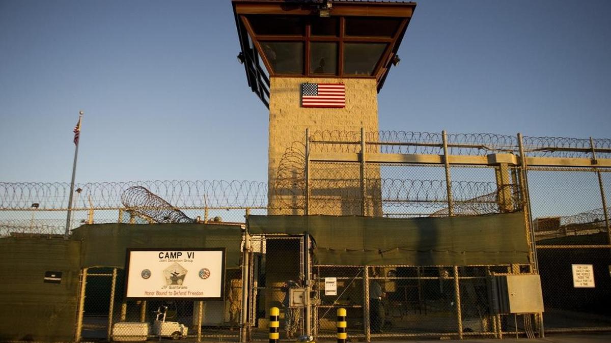 Un alto oficial del Campo de Detención dijo que ‘las torturas no tienen lugar en la Bahía de Guantánamo’.