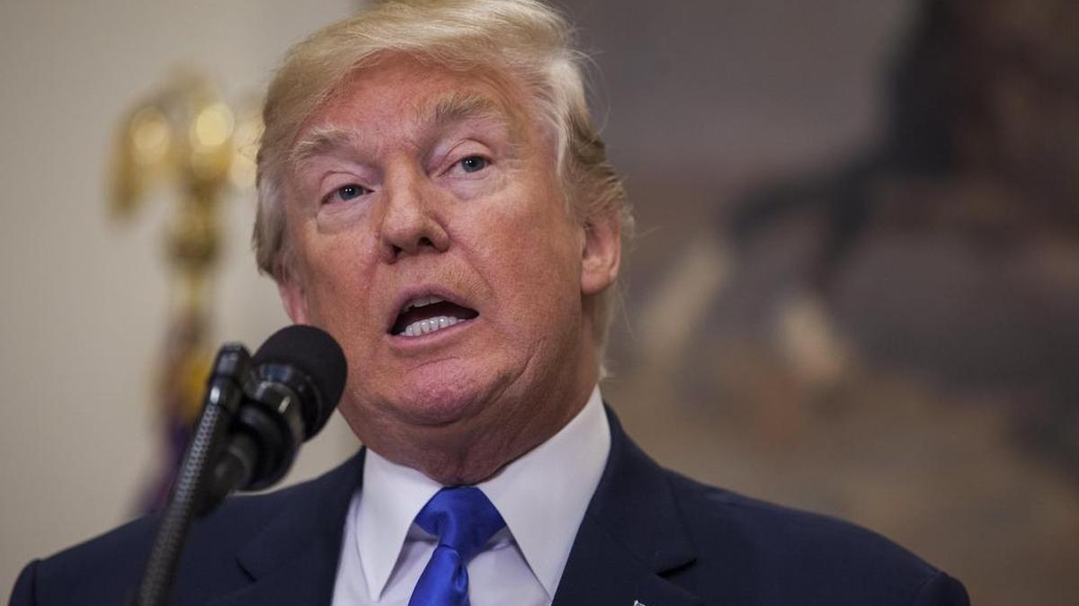 El presidente, Donald Trump, avala un proyecto de ley que reduciría a la mitad la inmigración legal al país a lo largo de la próxima década, en un acto en la Casa Blanca en Washington, DC, el 2 de agosto de 2017.