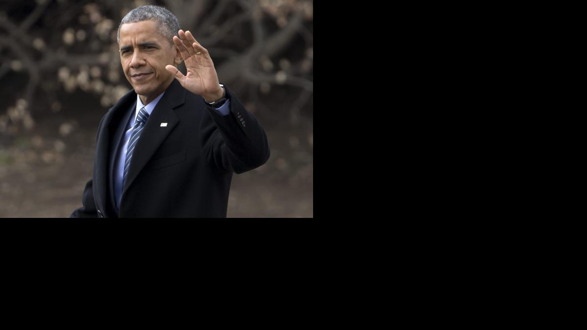 
El presidente estadounidense Barack Obama saluda antes de realizar un viaje oficial desde la Casa Blanca, Washington, el viernes 6 de febrero.
