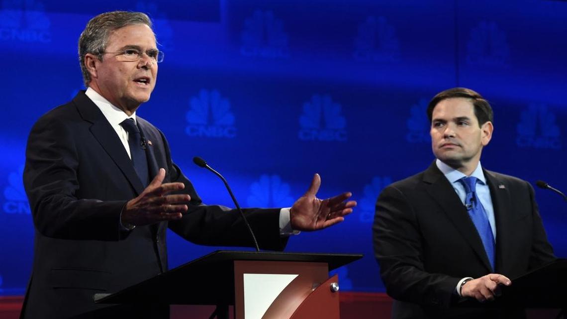 Los candidatos republicanos Jeb Bush, izq., y el senador Marco Rubio durante el debate del miércoles por la noche en Colorado.