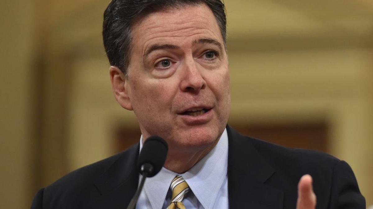 Esta foto del archivo tomada el 20 de marzo de 2017 muestra al Director del FBI James Comey durante el Comité Permanente Permanente de la Cámara de Inteligencia sobre las acciones de Rusia durante la campaña electoral de 2016 en el Capitolio en Washington, DC.
