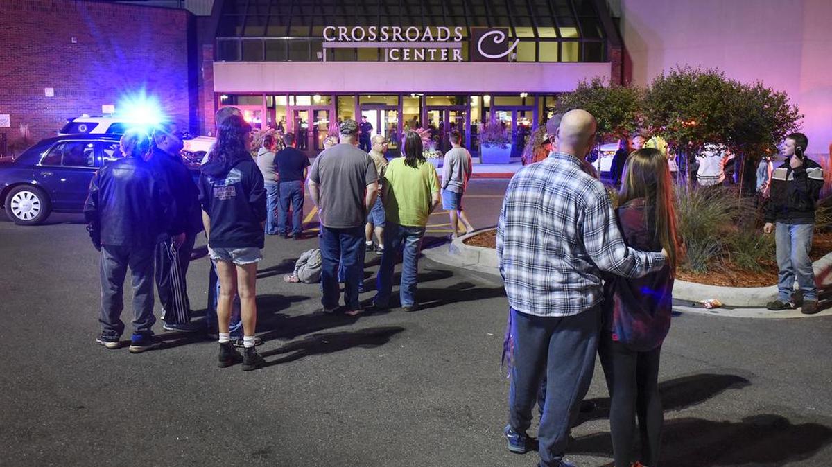 Dahir Ahmed Adan atacó con un cuchillo a 10 personas en un centro comercial, hasta que un agente de policía fuera de servicio lo enfrentó y le disparó hasta matarlo.