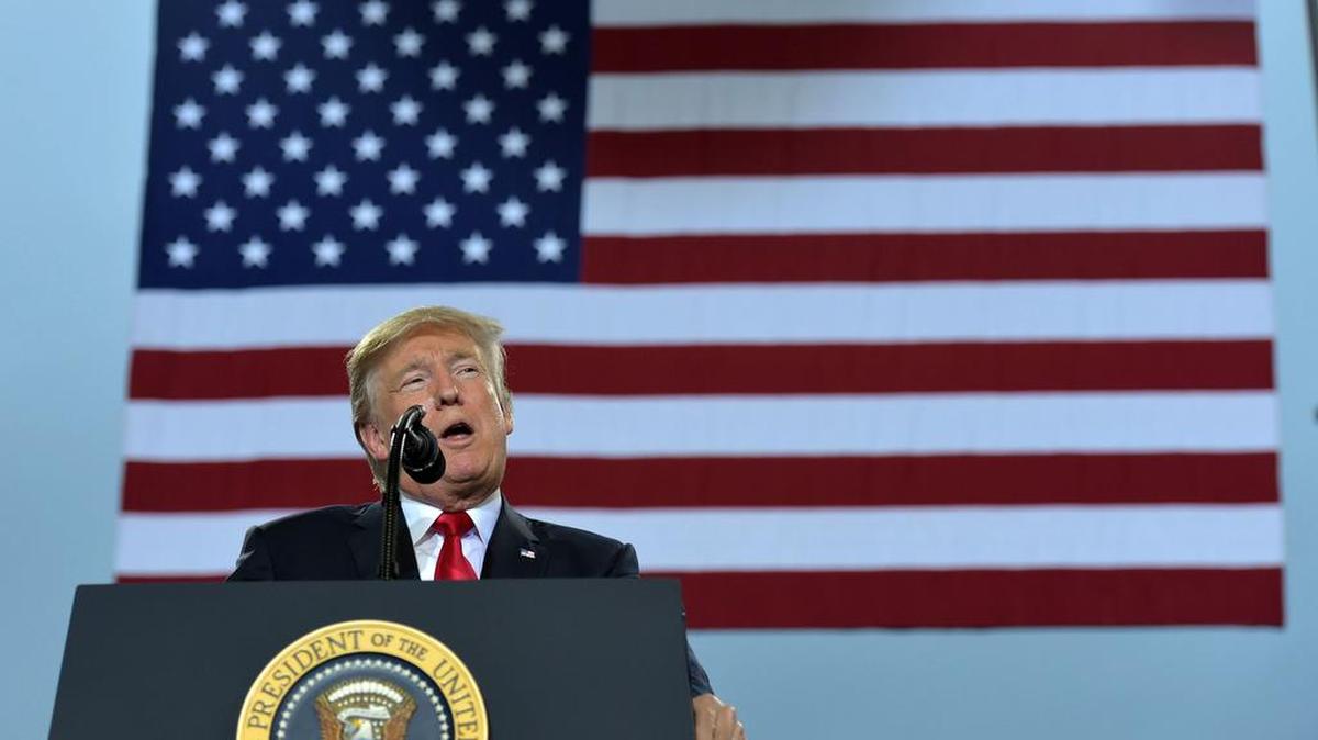 El Presidente de los Estados Unidos Donald Trump habla sobre la reforma tributaria, en el Aeropuerto Internacional de Harrisburg el 11 de octubre de 2017 en Middletown, Pensilvania.