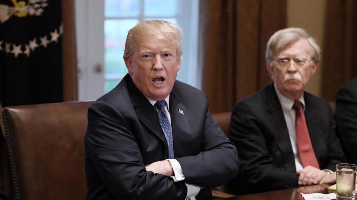 El presidente Donald Trump habla durante una reunión con altos líderes militares en la Casa Blanca el 9 de abril.