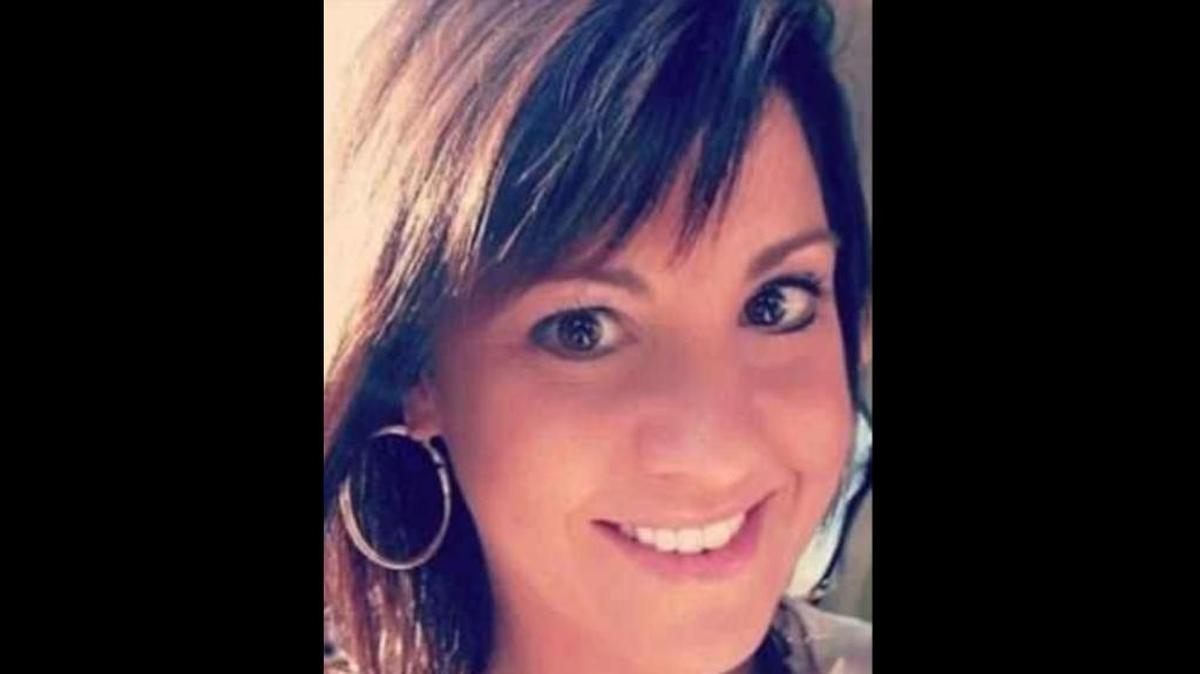 A Laura Lynn Cross, de 37 años, se le acusa de abusar sexualmente de un estudiante suyo durante tres años.