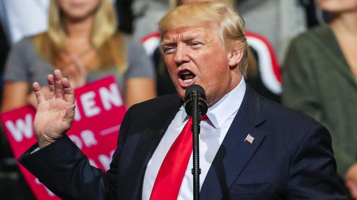 El presidente de Estados Unidos, Donald Trump, habla durante un mitin el miércoles 21 de junio de 2017, en Cedar Rapids, Iowa.