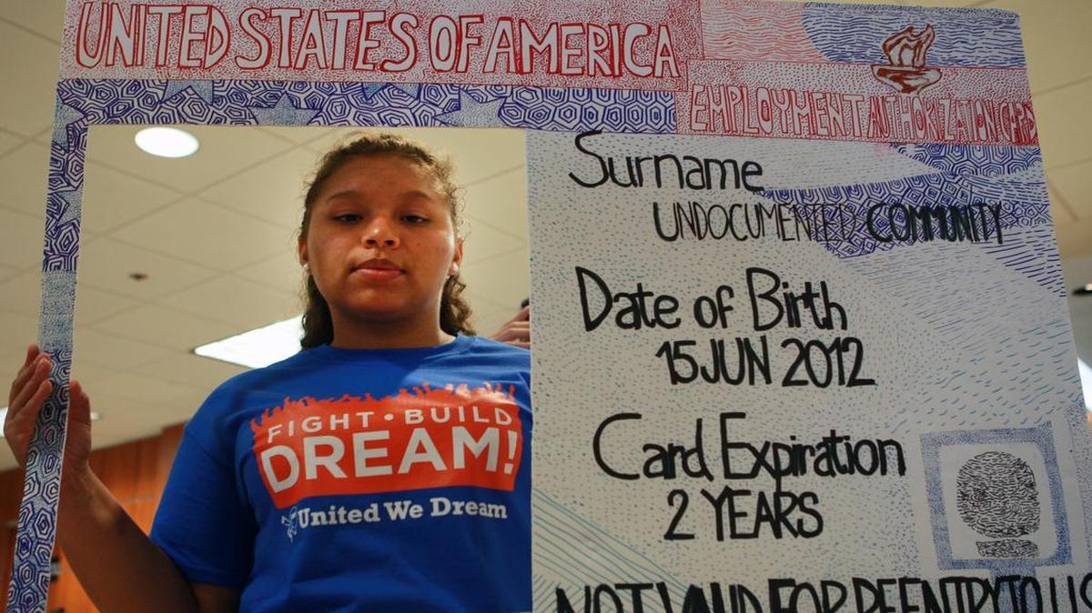 Christell Cayasso, activista en favor de la causa de los jóvenes estudiantes indocumentados, conocidos como dreamers, durante una protesta frente a las oficinas del senador Marco Rubio en Doral, en agosto del 2014.