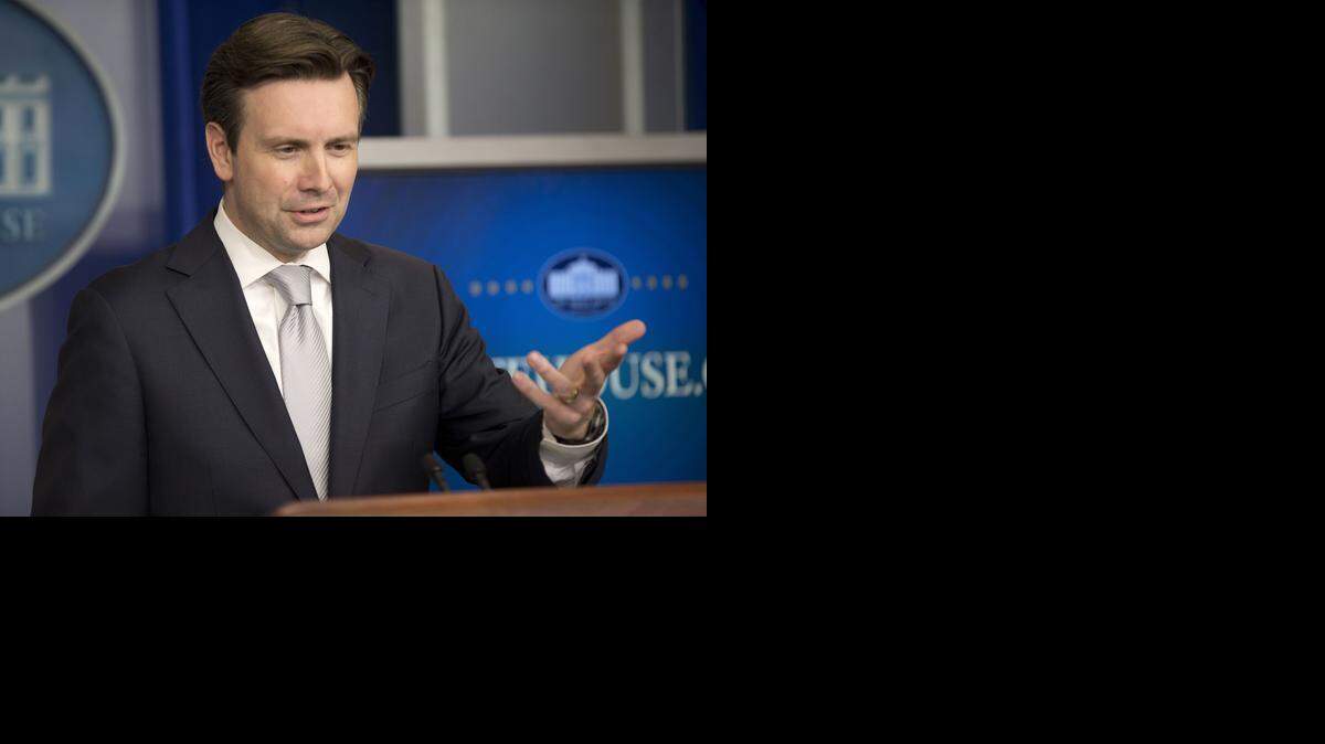 
El secretario de Prensa Josh Earnest durante su encuentro con los medios de comunicación el martes 4 de noviembre, en la Casa Blanca. 
