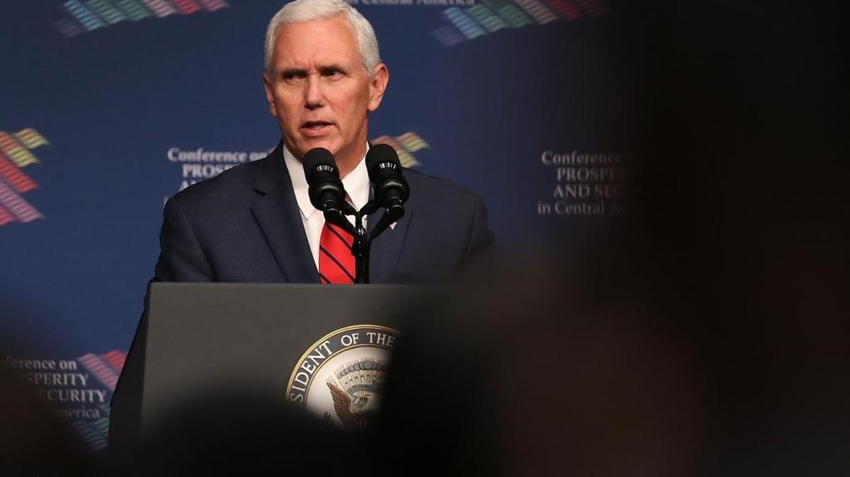 El vicepresidente norteamericano Mike Pence habla en la Conferencia de la Prosperidad y la Seguridad en Centroamérica, en la Universidad Internacional de la Florida en Miami, el 15 de junio.