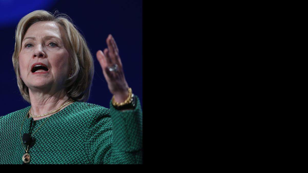 
Hillary Clinton aseguró que ha entregado todos los mensajes de correo electrónico relevantes –totalizando 55,000 páginas– para su revisión por el Departamento de Estado.  
