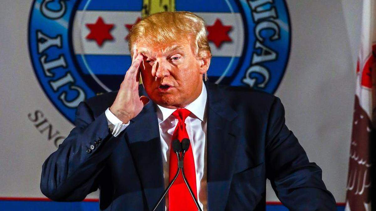 
El empresario y candidato a la presidencia de los Estados Unidos por el partido Republicano Donald Trump pronuncia un discurso el lunes 29 de junio de 2015, en Chicago. Trump dijo ante una multitud de 350 empresarios y líderes cívicos que el es el único que puede volver a hacer fuerte y grande a EEUU otra vez.
