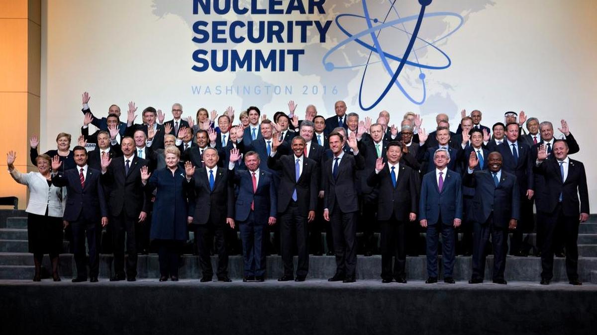 El presidente Obama pidió cooperación a la comunidad internacional para evitar que los “terroristas” obtengan material atómico o ataquen instalaciones nucleares.