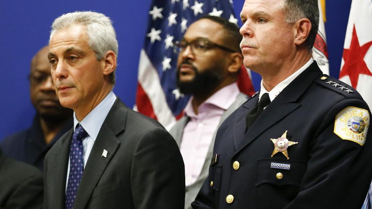 El jefe de Policía de Chicago, Garry McCarthy (der.), junto al alcalde de la ciudad, Rahm Emanuel. Foto de archivo