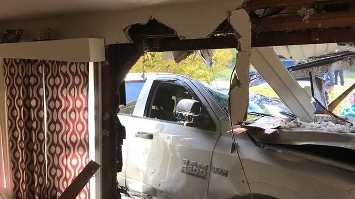 La camioneta que conducía la niña de 11 años se estrelló contra una casa en Louisville, Kentucky, el viernes pasado.