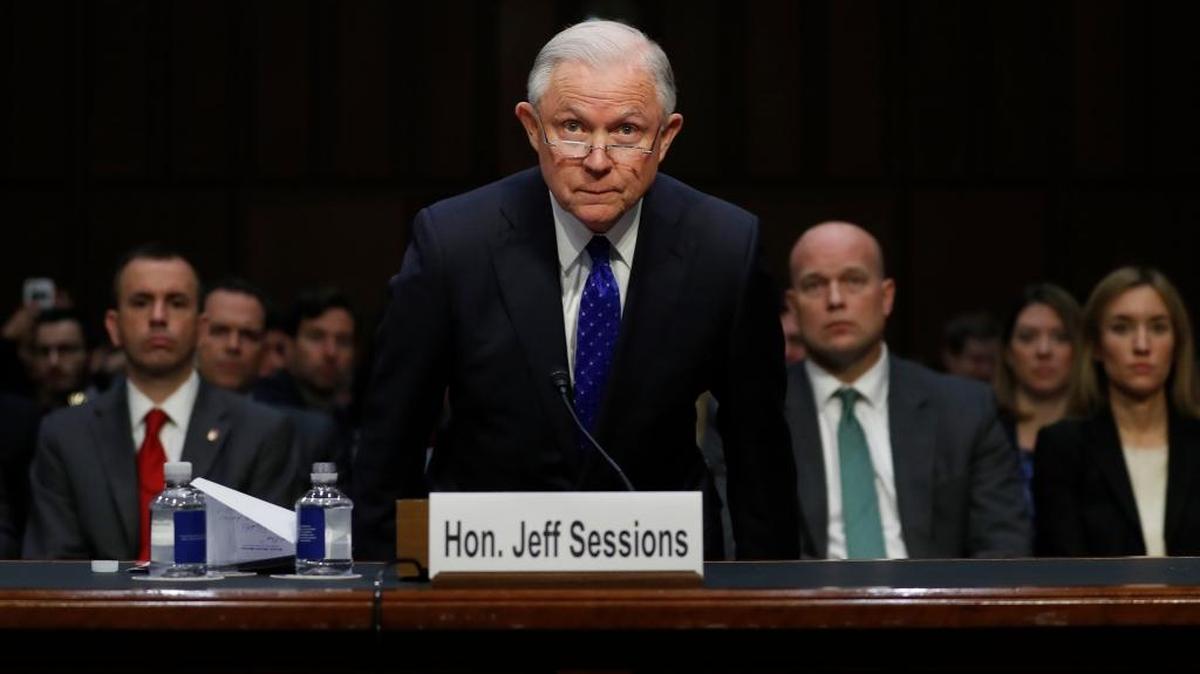 El fiscal general Jeff Sessions testifica ante el Comité Judicial del Senado en el Capitolio en Washington, el 18 de octubre.