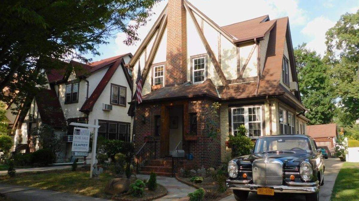 La casa en que el presidente Donald Trump pasó cuatro años de su infancia fue vendida por $2.14 millones. De estilo tudor y ubicada en Queens, hoy el vecindario es un lugar más diverso que durante la infancia de Trump.