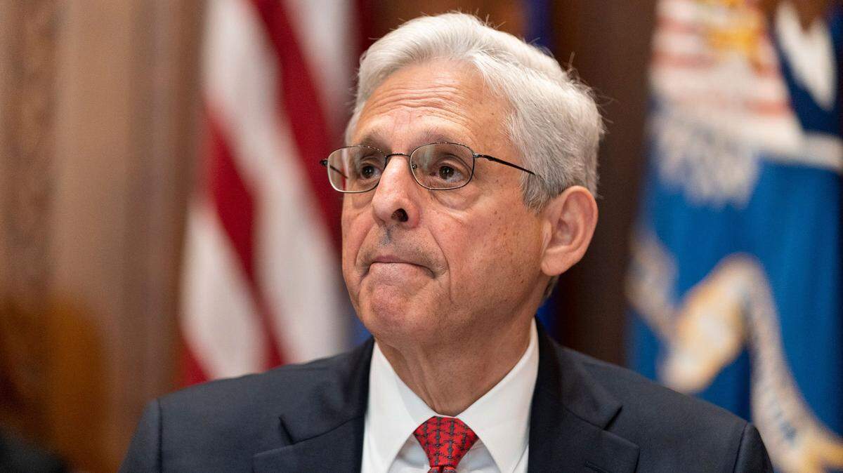 El fiscal general de Estados Unidos, Merrick Garland, anunció este jueves la designación de un fiscal especial que estudiará todos los papeles clasificados que se han encontrado en domicilios y oficinas del presidente Joe Biden.