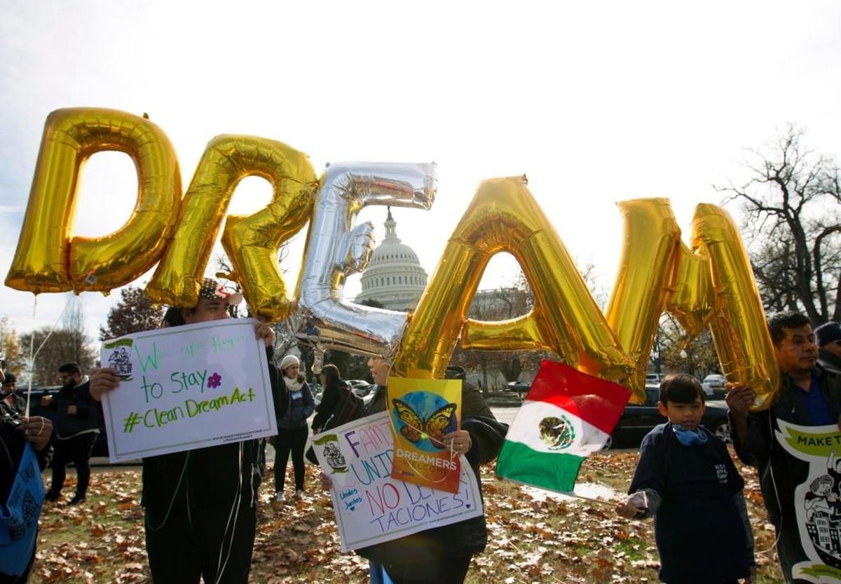 Numerosos manifestantes en un marcha a favor de los ‘dreamers’ y los beneficiarios del TPS, cerca del Capitolio en Washington, en diciembre del 2017.