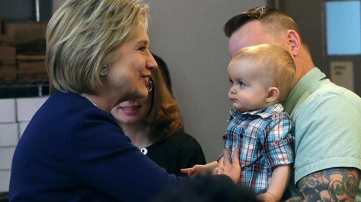 La precandidata demócrata Hillary Clinton y el republicano Donald Trump salen nuevamente como favoritos en el segundo Supermantes.