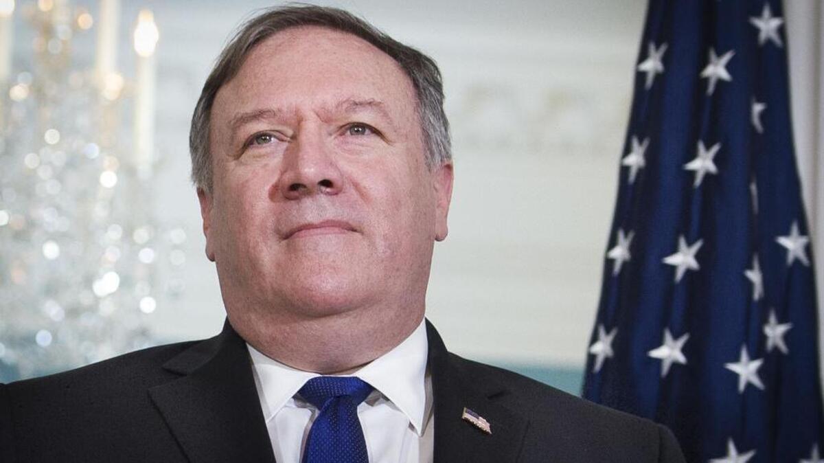 El secretario de Estado Mike Pompeo se reúne con el ministro de Relaciones Exteriores de Pakistán, Makhdoom Shah Mahmood Qureshi, en el Departamento de Estado de Washington, el martes 2 de octubre de 2018.