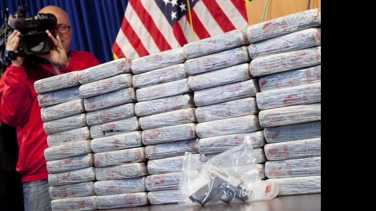 
La incautación de las 154 libras de heroína es la más grande jamás registrada por la DEA en el estado de Nueva York. Los agentes también arrestaron a José Mercedes y a Yenci Cruz Francisco, ambos del distrito del Bronx, y recuperaron $2 millones en efectivo.



