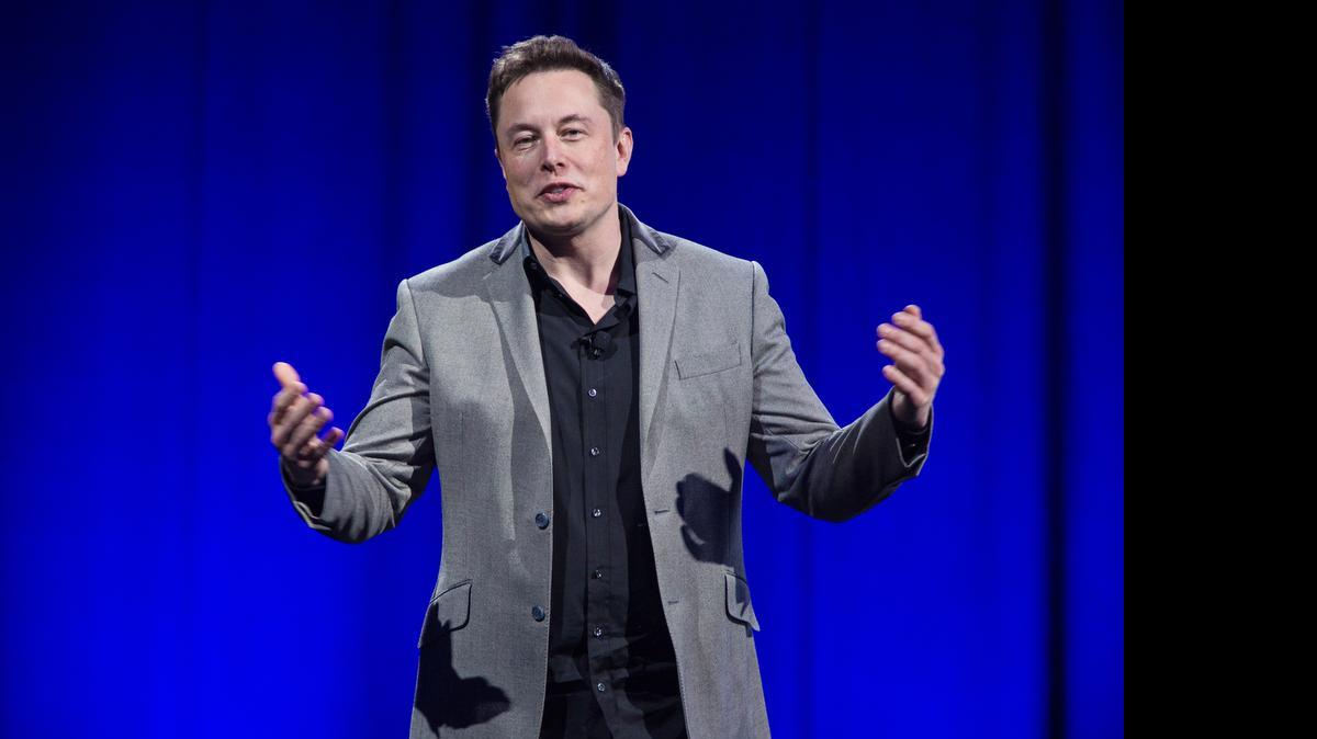 
Elon Musk, CEO de Tesla Motors Inc., habla en Hawthorne, California, el 30 de abril pasado.
