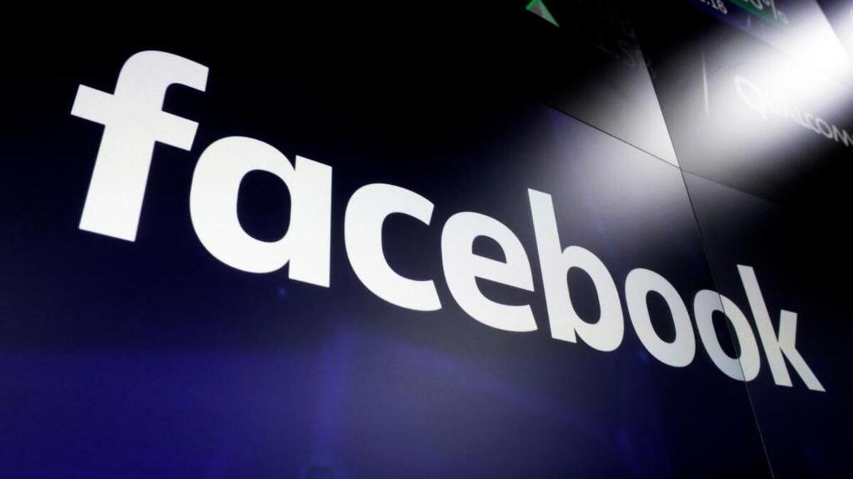 En esta foto de archivo del 29 de marzo de 2018, el logotipo de Facebook aparece en las pantallas en el Nasdaq MarketSite en el Times Square de Nueva York.