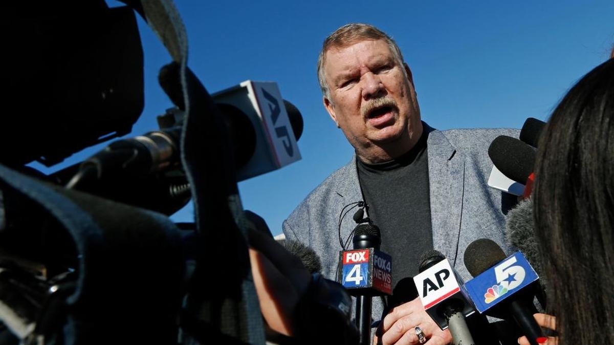 El sheriff del condado de Tarrant, Dee Anderson, no quiso dar más detalles sobre el regreso de Couch a Texas para no poner en peligro su seguridad.