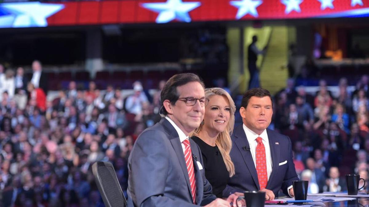 
Los moderadores en el debate del jueves “(Bret) Baier (izq.), (Megyn) Kelly (cen.), y (Chris) Wallace hicieron un gran trabajo. Buen periodismo, no más, no menos. El amigo Donald tiene que aprender que esto es la vida pública”, escribió el dueño de Fox, Ruper Murdoch.
