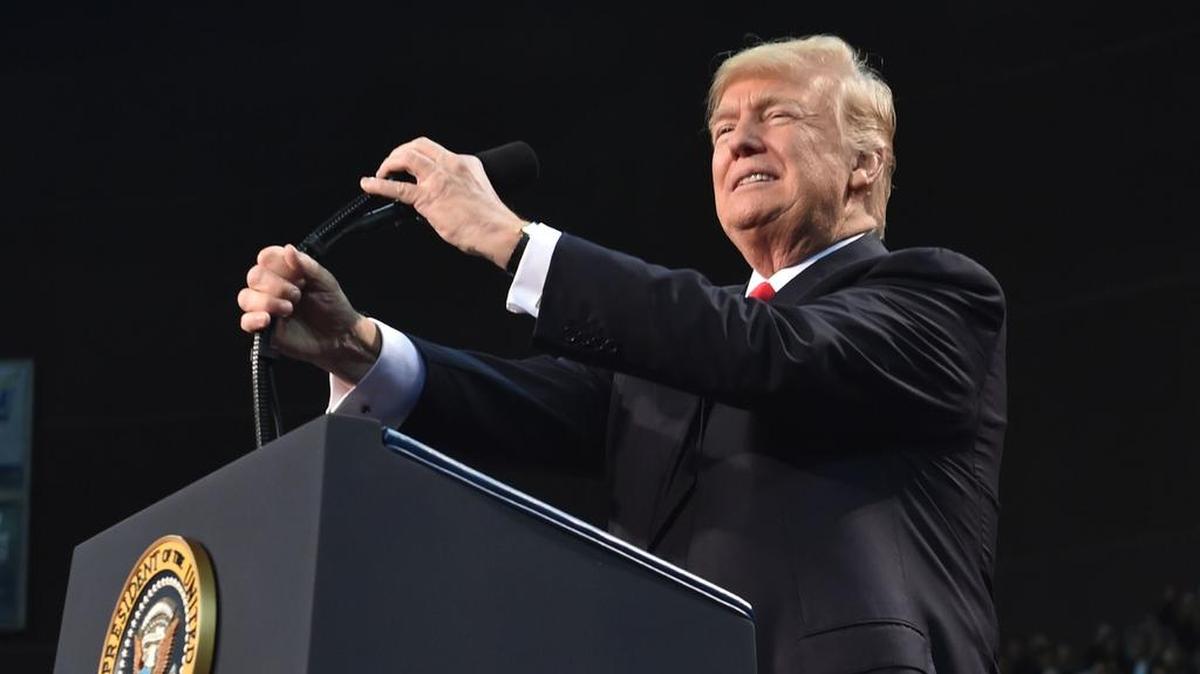 El presidente de EEUU, Donald Trump, habla durante un mitin en el Pensacola Bay Center el 8 de diciembre de 2017 en Pensacola, Florida.