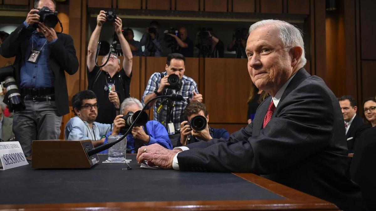 El secretario de Justicia, Jeff Sessions, declara el martes ante la Comisión de Inteligenica del Senado, en Washington.