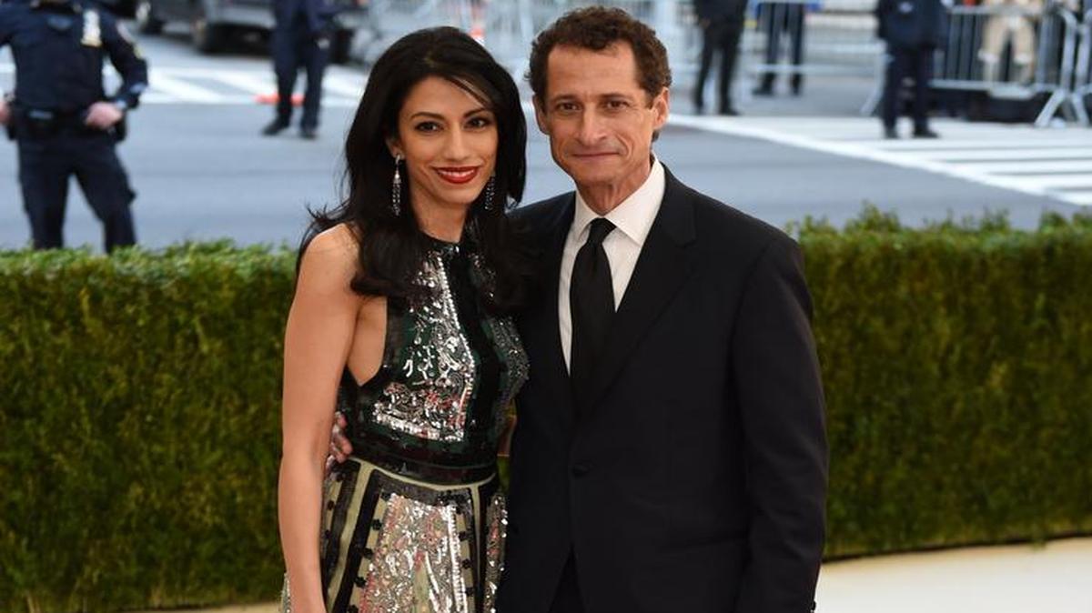 Anthony Weiner y Huma Abedin en una foto de archivo.