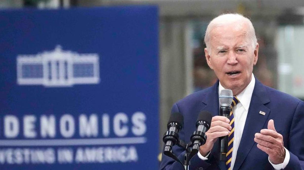El presidente Joe Biden da un discurso celebrando el primer aniversario de la Ley para Reducir la Inflación, el martes 15 de agosto de 2023, en Milwaukee, Wisconsion.