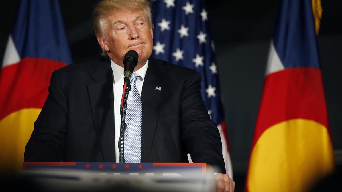 El candidato presidencial republicano Donald Trump habla durante un acto de campaña en las alas sobre los Rockies Air & Space Museum, en Denver, el viernes, 29 de julio de 2016.
