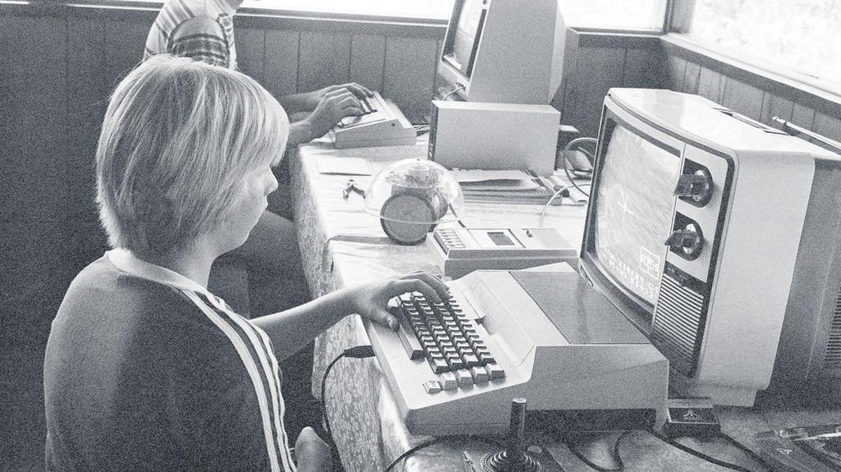 Las primeras computadoras al alcance de los jóvenes despertaron temores en los padres y abuelos de la misma forma que que lo hizo la radio a inicios del siglo XX.