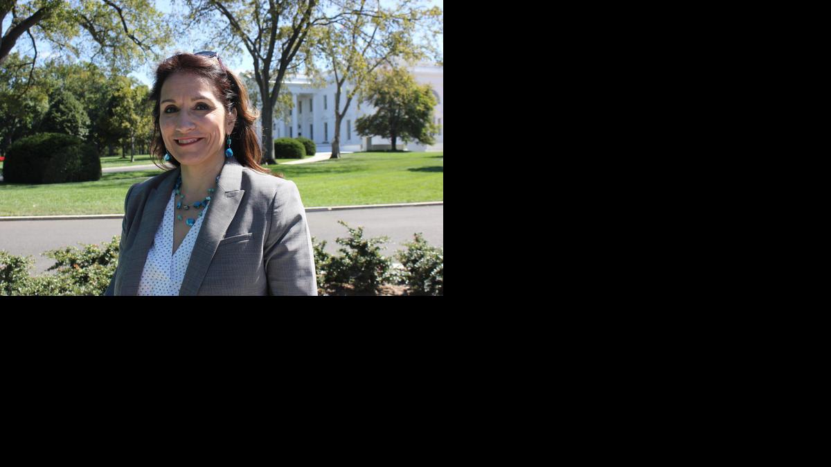 
Susana Cordova, responsable de las escuelas públicas en Denver (Colorado) fue una de las 10 personas distinguidas como “Campeones del Cambio”, en reconocimiento a la labor para “promover la excelencia académica entre la comunidad latina” por la administración del presidente Barack Obama.


