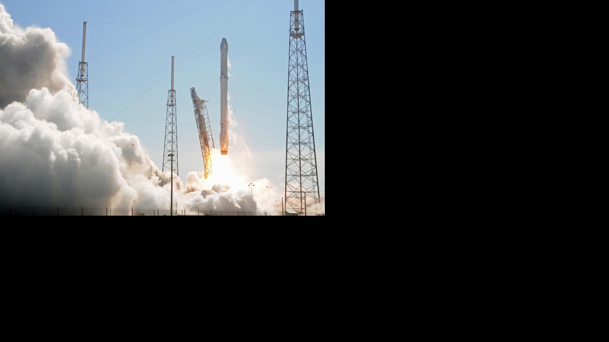 <cutline_leadin>La empresa</cutline_leadin> estadounidense SpaceX lanzó la cápsula no tripulada Dragon hacia la Estación Espacial Internacional (ISS, por su sigla en inglés) para su sexta misión de aprovisionamiento.