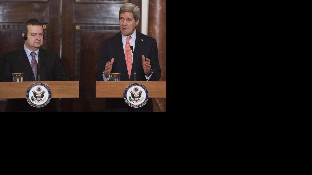 <cutline_leadin>El secretario</cutline_leadin> de Estado de Estados Unidos, John Kerry, dio la bienvenida el jueves a su par serbio, Ivica Dacic, para debatir sobre el conflicto en Ucrania.
