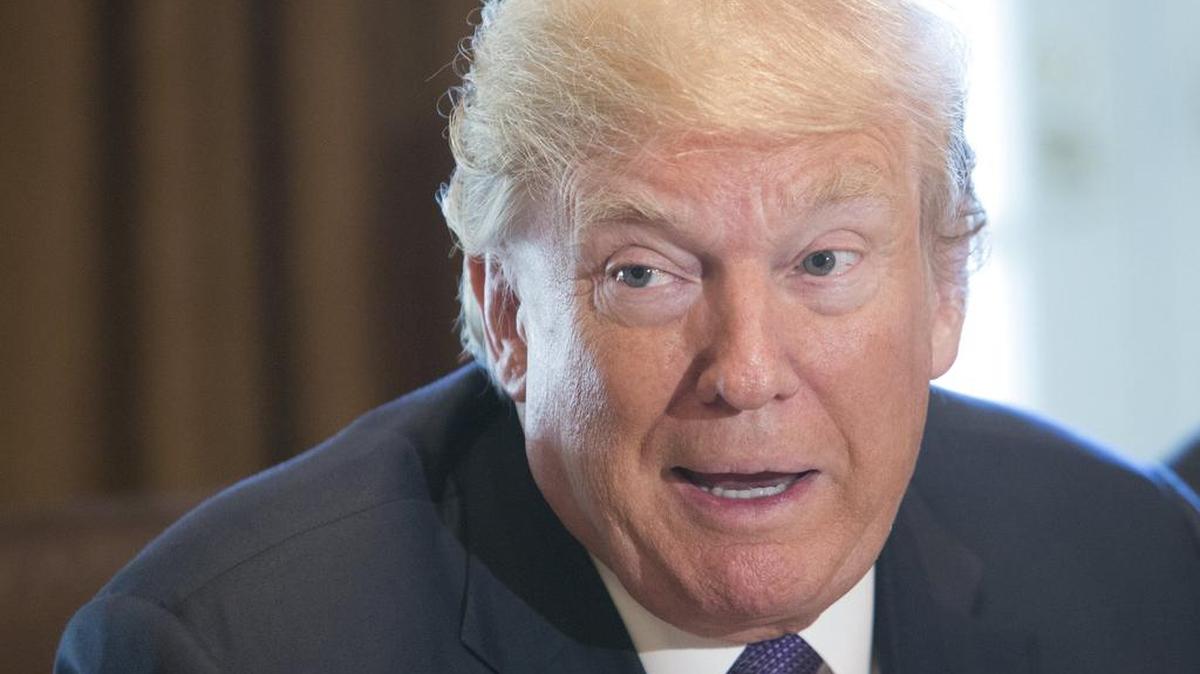El presidente de los Estados Unidos, Donald Trump, se reúne con miembros del del Comité de Finanzas del Senado en la Casa Blanca, en Washington (Estados Unidos), el 18 de octubre de 2017.