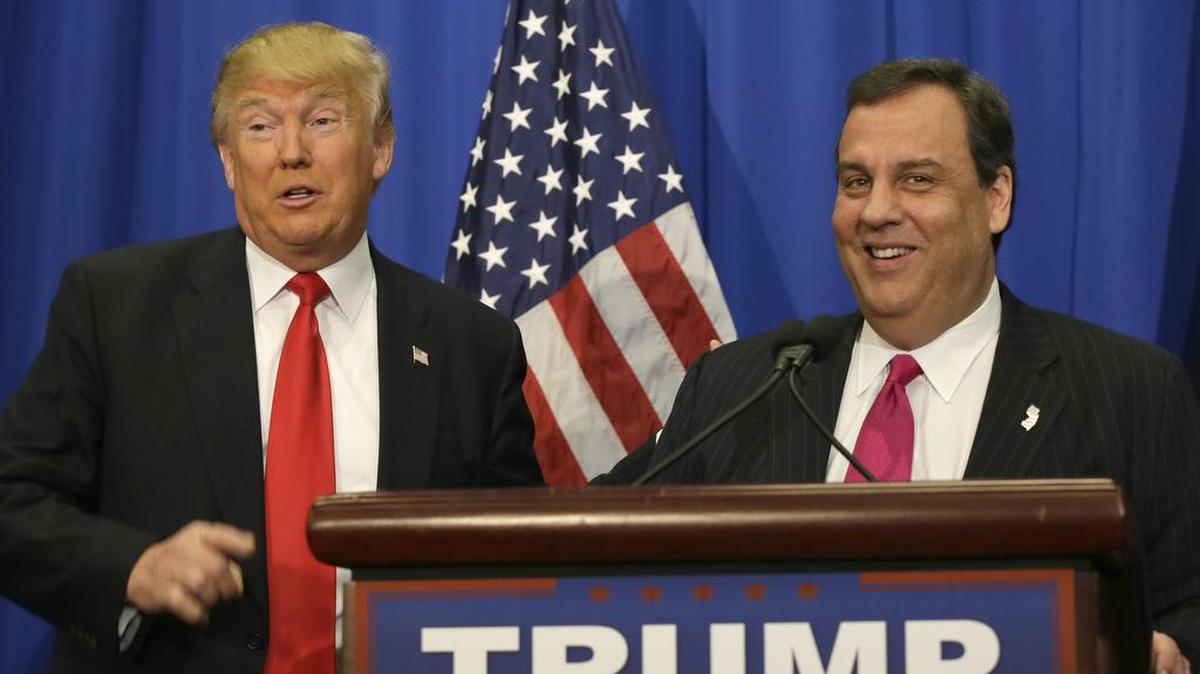 El candidato republicano Donald Trump junto al gobernador de Nueva Jersey Chris Christie en Fort Worth, Texas.